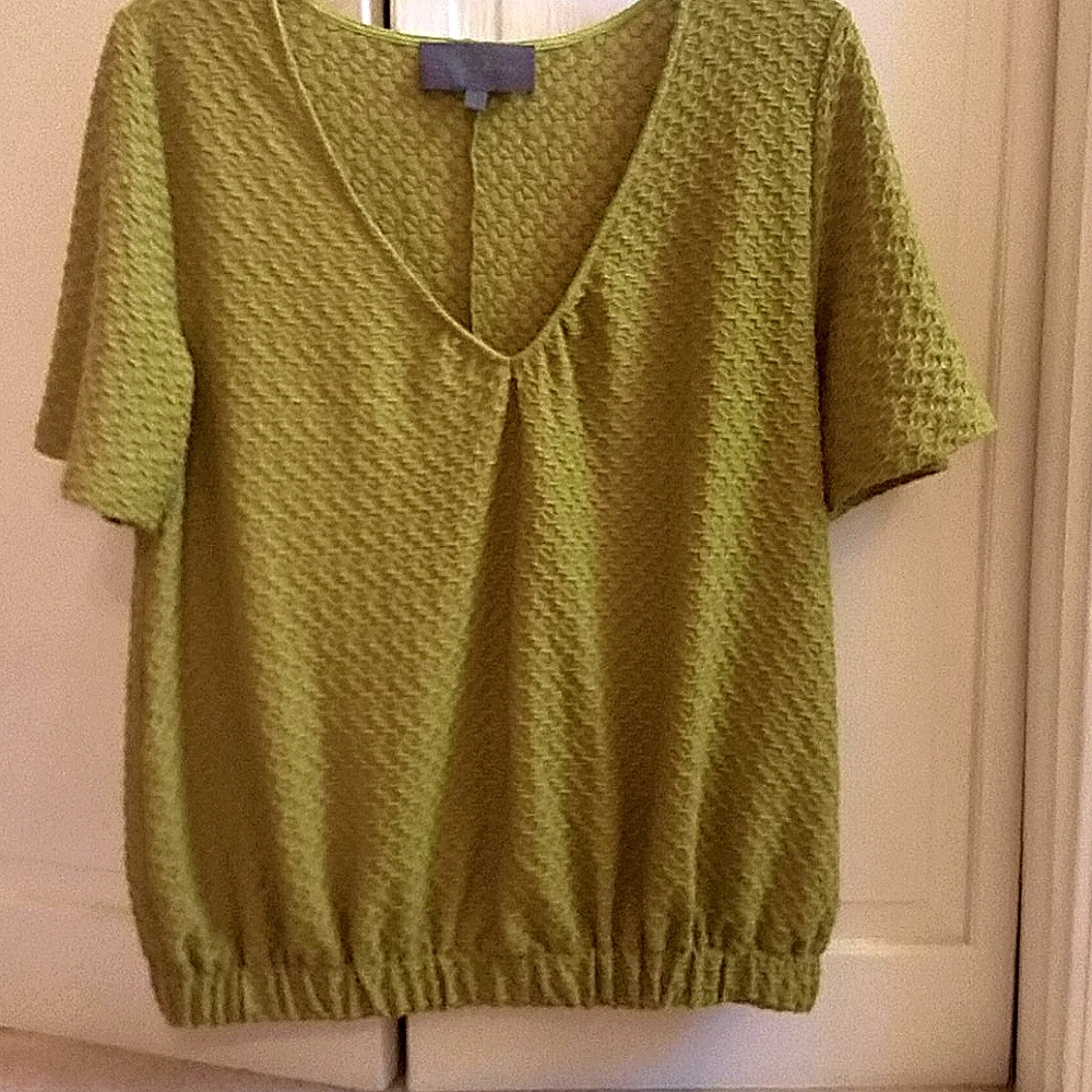 ANTHROPOLOGIE  Knit top with elastic hem NWOT
